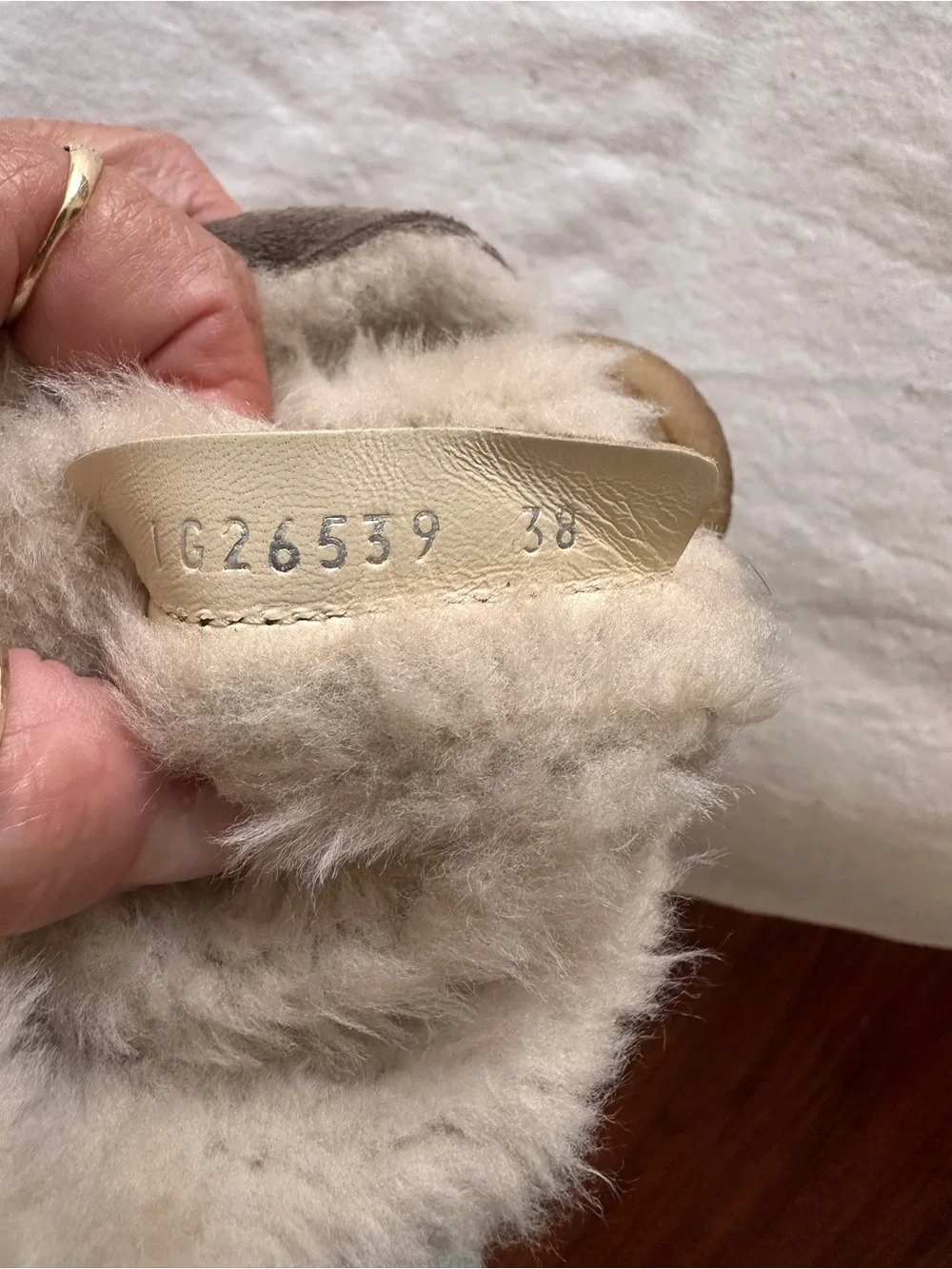 CHANEL elegant knee